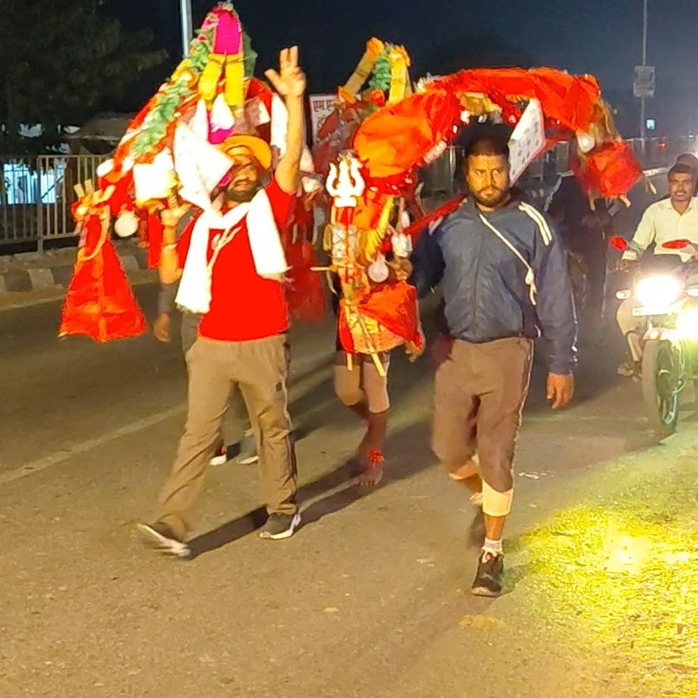 पांचाल घाट पर कांवड़ भरने पहुंचे श्रद्धालु:फर्रुखाबाद में महाशिवरात्रि से पहले दूर-दराज से आए कांवड़िए