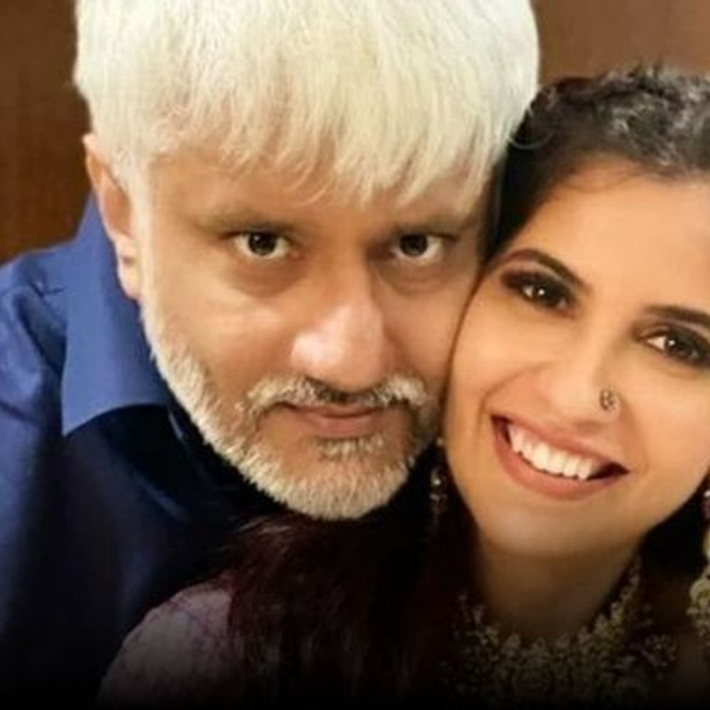 डायरेक्टर विक्रम भट्ट को राहत नहीं,पत्नी जेल से रिहा होगी:सुप्रीम कोर्ट में अगली सुनवाई 18 को; फिल्म बनाने के लिए 30 करोड़ की धोखाधड़ी