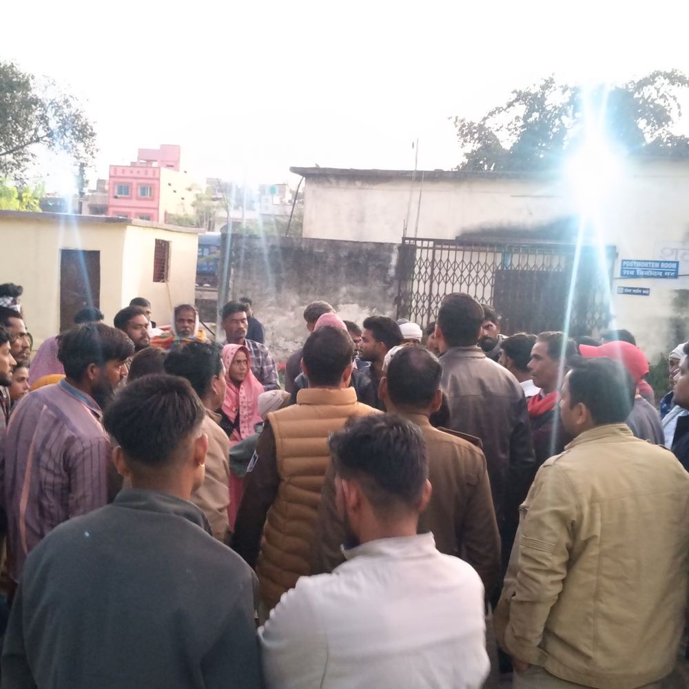 अशोकनगर में करंट से युवक की मौत:परिजनों का आरोप- ठेकेदार ने अवैध कनेक्शन जोड़ने खंभे पर चढ़ाया था