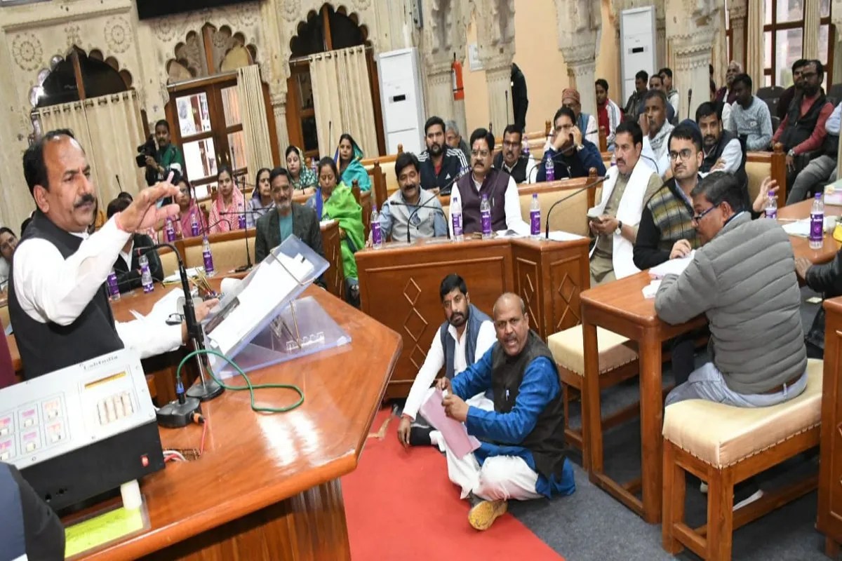 निगम परिषद बना टकराव का अखाड़ा, अफसरशाही बनाम जनप्रतिनिधि आमने-सामने, दो जेडओ का वेतन रोका
