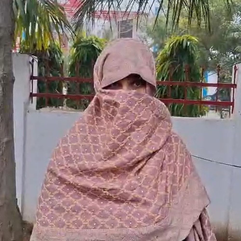 अमरोहा में जेई पर महिला को फंसाने का आरोप:4 साल तक रिलेशनशिप में रहे, बेटा हुआ; अब साथ रखने से किया इंकार