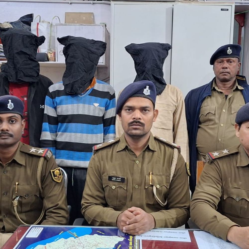 सोनपुर में अवैध हथियार के साथ 3 युवक गिरफ्तार:सारण पुलिस ने चाकूबाजी मामले में की कार्रवाई, कट्टा-कारतूस बरामद