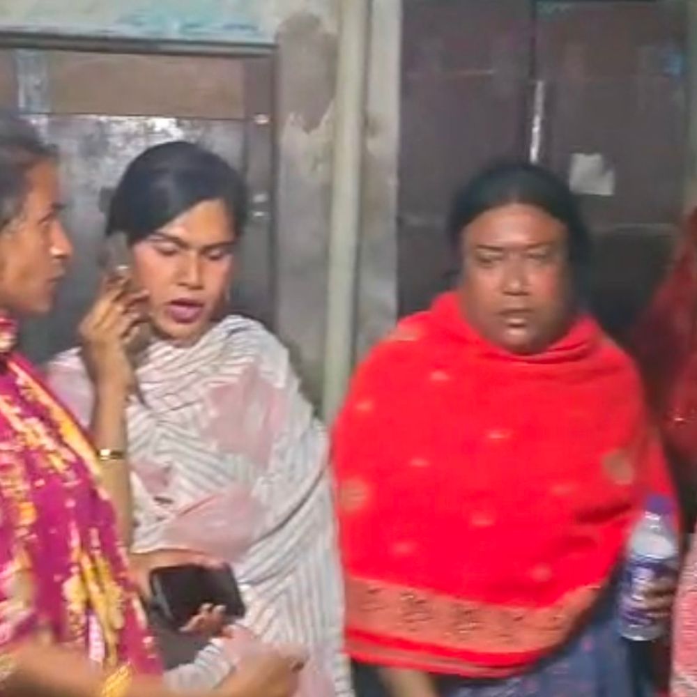 बलिया में किन्नर रेखा लापता, खेत में मिला मोबाइल:पुलिस ने गुमशुदगी दर्ज कर जांच में जुटी