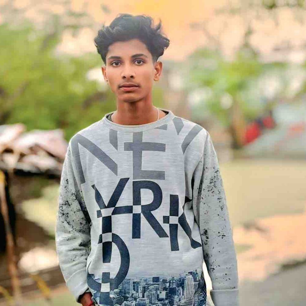 मोतिहारी में इंटर के छात्र की गला रेतकर हत्या:सड़क किनारे मिला शव, एक दिन बाद हुई पहचान