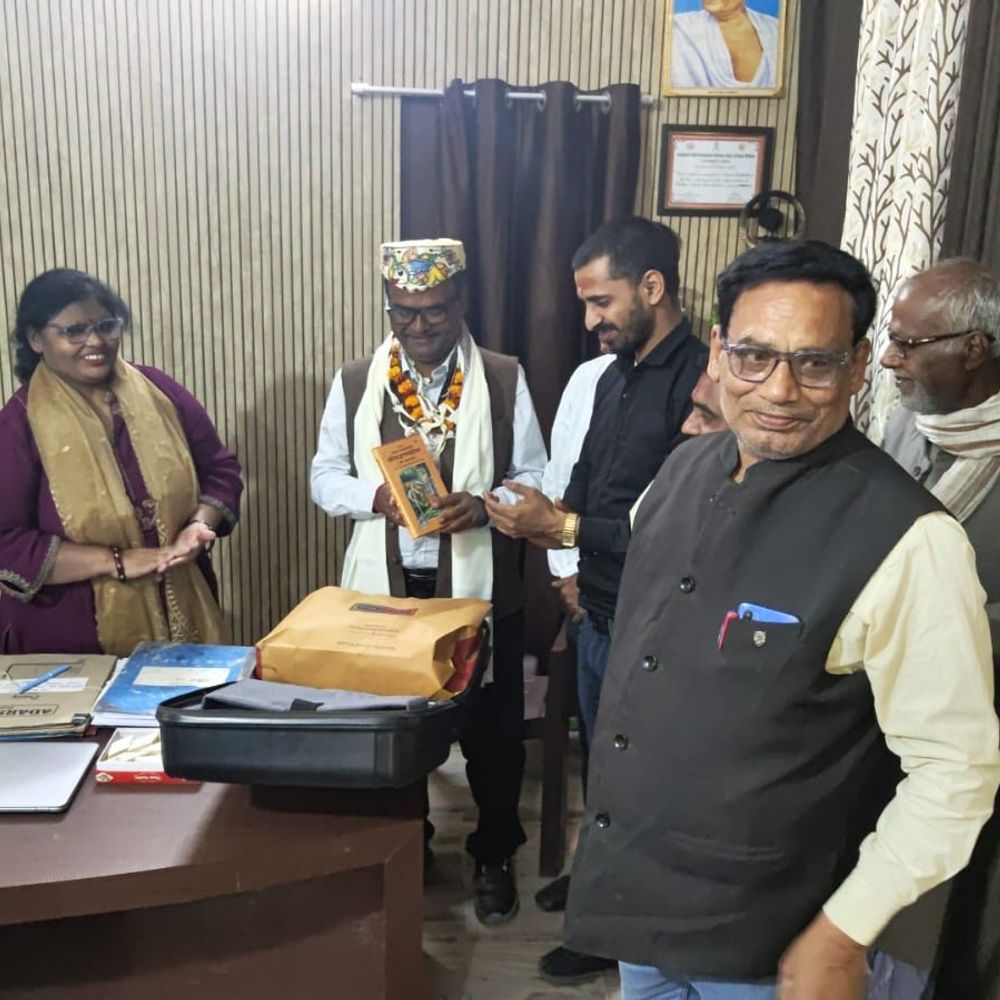 आईसीडीएस के प्रधान लिपिक संतोष कुमार झा सेवानिवृत्त:1985 से दे रहे थे सेवा, कार्यालय में फेयरवेल कार्यक्रम आयोजित