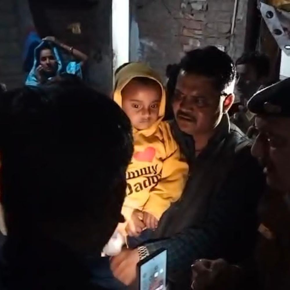 कुढ़नी में लापता बच्चा घर से मिला:कमरे में रखे आलू के बोरे में फंसा था, पुलिस तलाशी के दौरान मिला