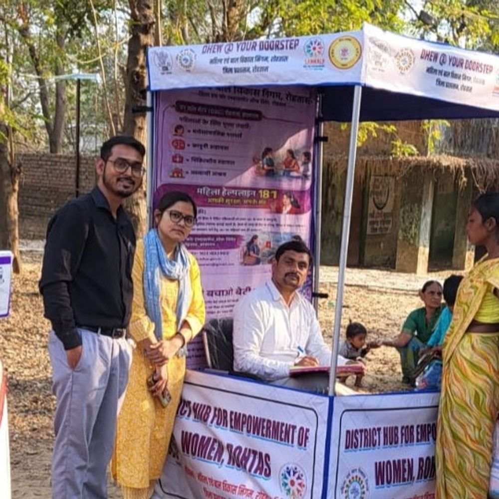 रोहतास में महिला सशक्तिकरण शिविर आयोजित:महिलाओं को सरकारी योजनाओं और सहायता सेवाओं की जानकारी दी गई