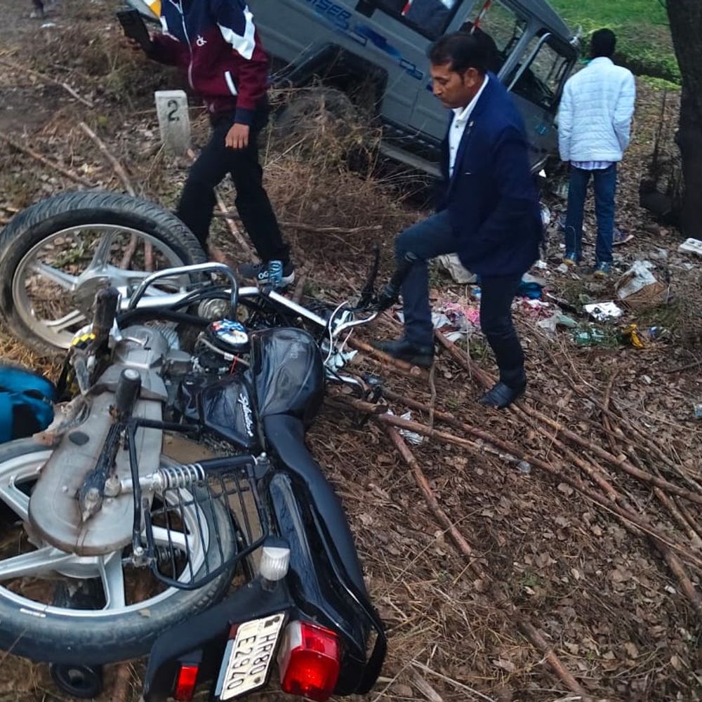 हिसार में हादसे में वेटर की मौत, 3 साथी घायल:समारोह से बाइक पर लौट रहे थे; दौलतपुर मोड़ पर क्रूजर ने ठोका