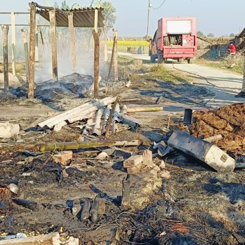 शॉर्ट सर्किट से घर में लगी आग:सारा सामान- 10 हजार नकद जलकर राख, लाखों का नुकसान