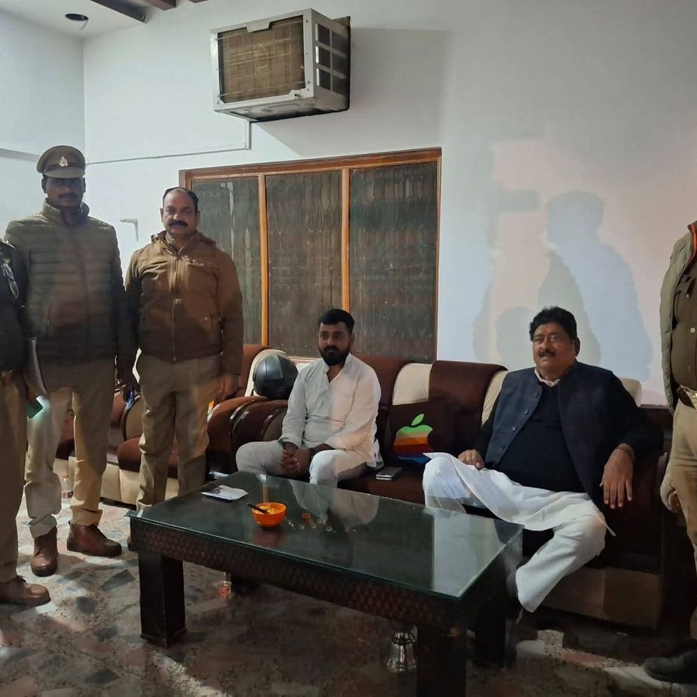 गोंडा कांग्रेस जिला अध्यक्ष और प्रदेश महासचिव हाउस अरेस्ट:यूपी विधानसभा घेराव से पहले पुलिस ने रोका, घरों पर भारी फोर्स तैनात