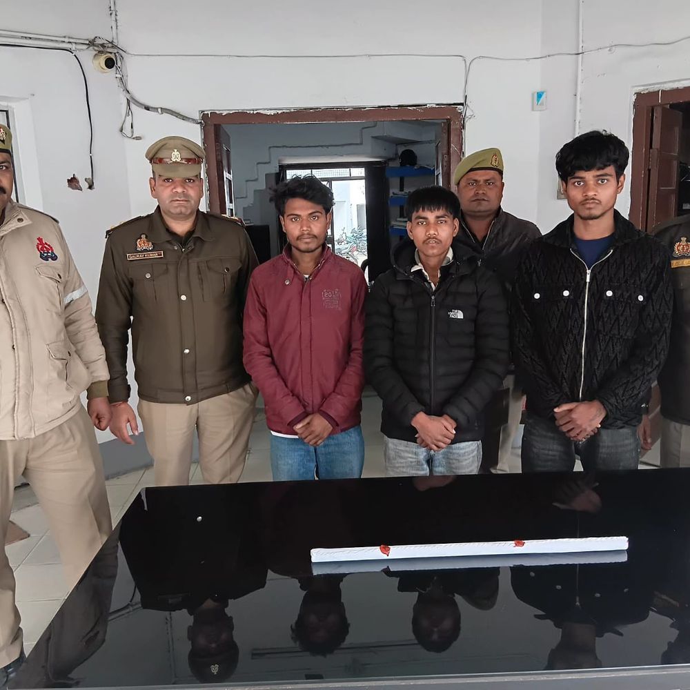 रामपुर में अधिवक्ता से मारपीट, लूट मामले में 3 गिरफ्तार:शराब के नशे में विवाद, लोहे का पाइप बरामद