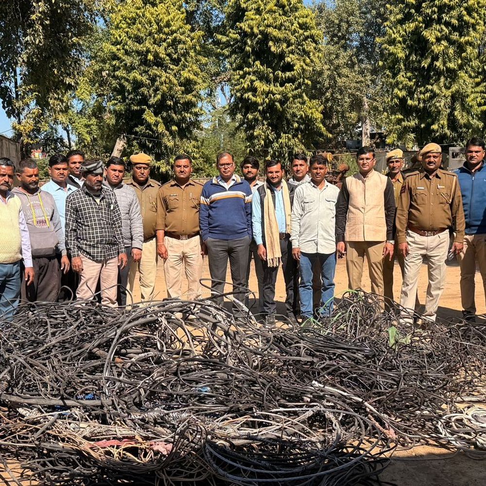 करौली में 600 घरों से अवैध बिजली कनेक्शन हटे:भगत कॉलोनी, सायनाथ खिड़किया और वजीरपुर गेट में सघन अभियान