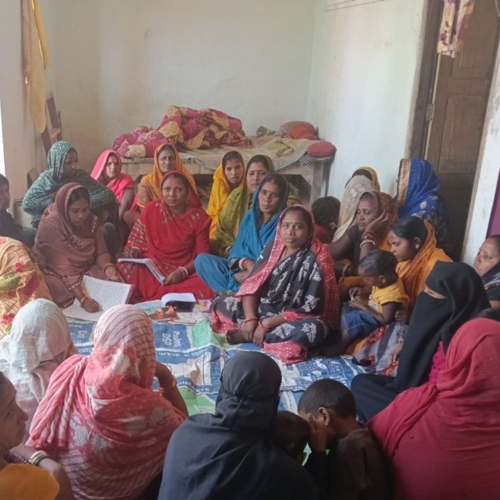 नीमा पंचायत में जीविका दीदी समूह की बैठक:महिलाओं ने साझा किए बचत और स्वरोजगार के अनुभव