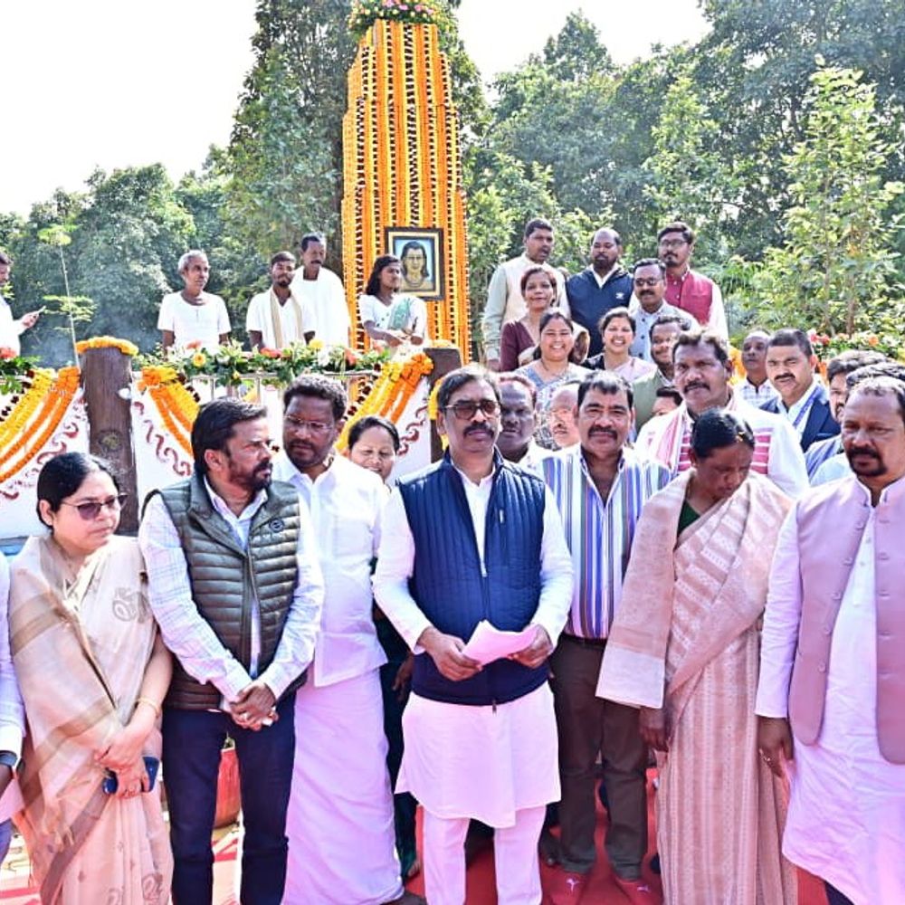 सेरेंगसिया की धरती पर शहीदों को नमन:सीएम हेमंत सोरेन ने 197 योजनाओं की दी सौगात, 637 करोड़ की परिसंपत्तियां बांटी