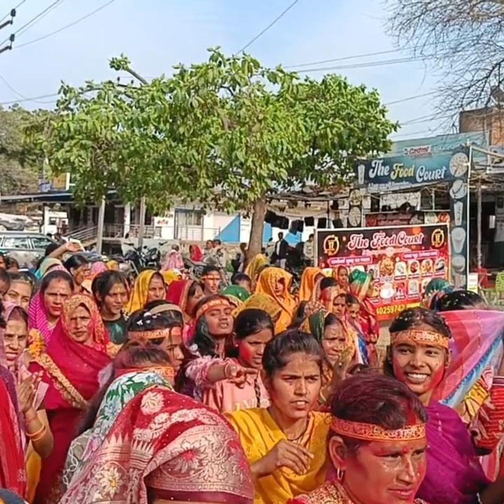 कन्नौज में शिव मंदिर स्थापना को शोभायात्रा निकली:सखौली सरैया गांव में शिव-पार्वती की प्रतिमाएं स्थापित की गईं
