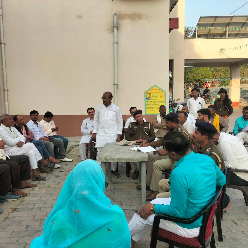 नीमाचांदपुरा थाना में शांति समिति की बैठक:लोगों से शांति से त्योहार मनाने की अपील, हुड़दंगई करने वालों पर होगी कार्रवाई