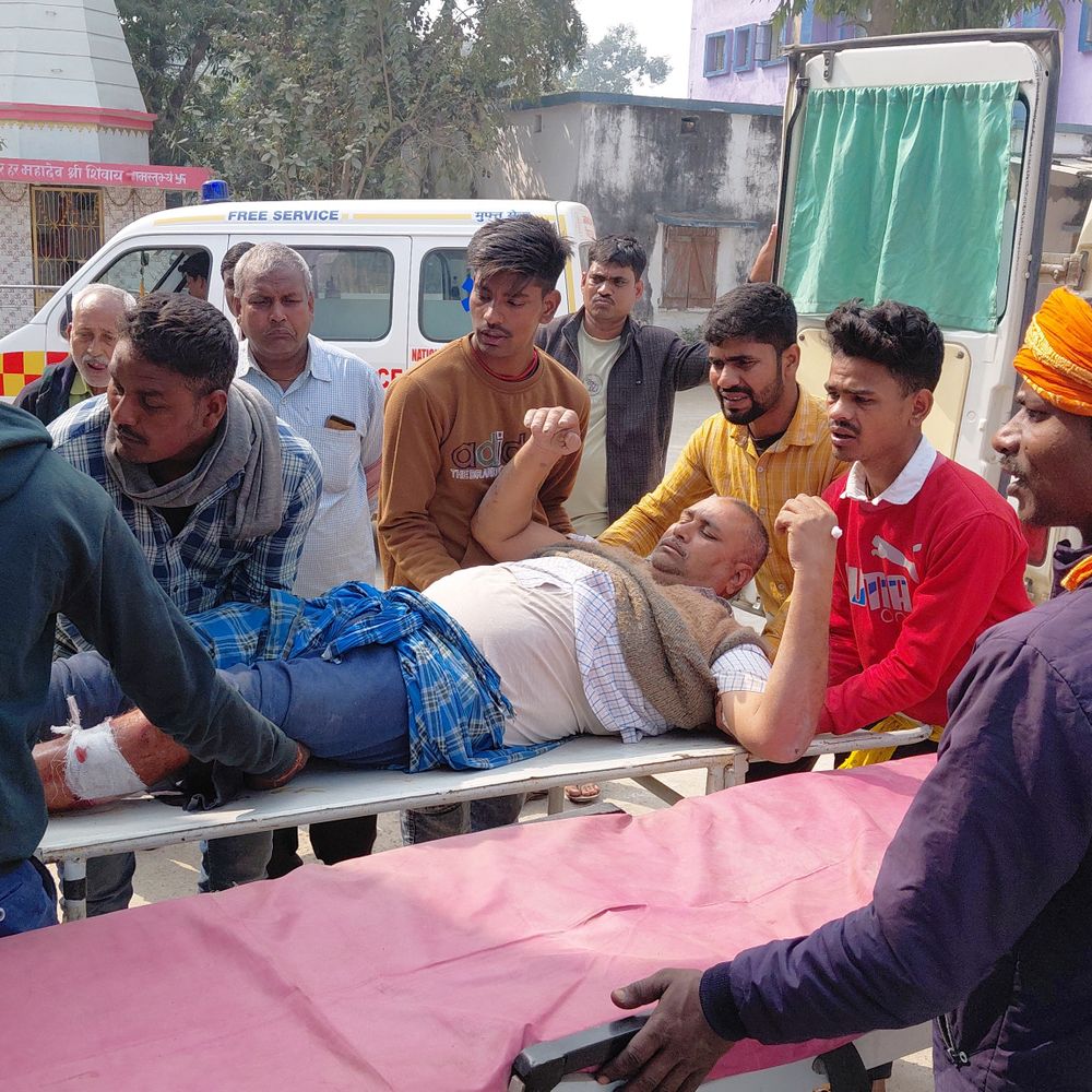 खगड़िया में जमीन विवाद को लेकर मारपीट:पिता-बेटा गंभीर घायल, मायागंज अस्पताल रेफर; लोहे की खंती से हुआ हमला