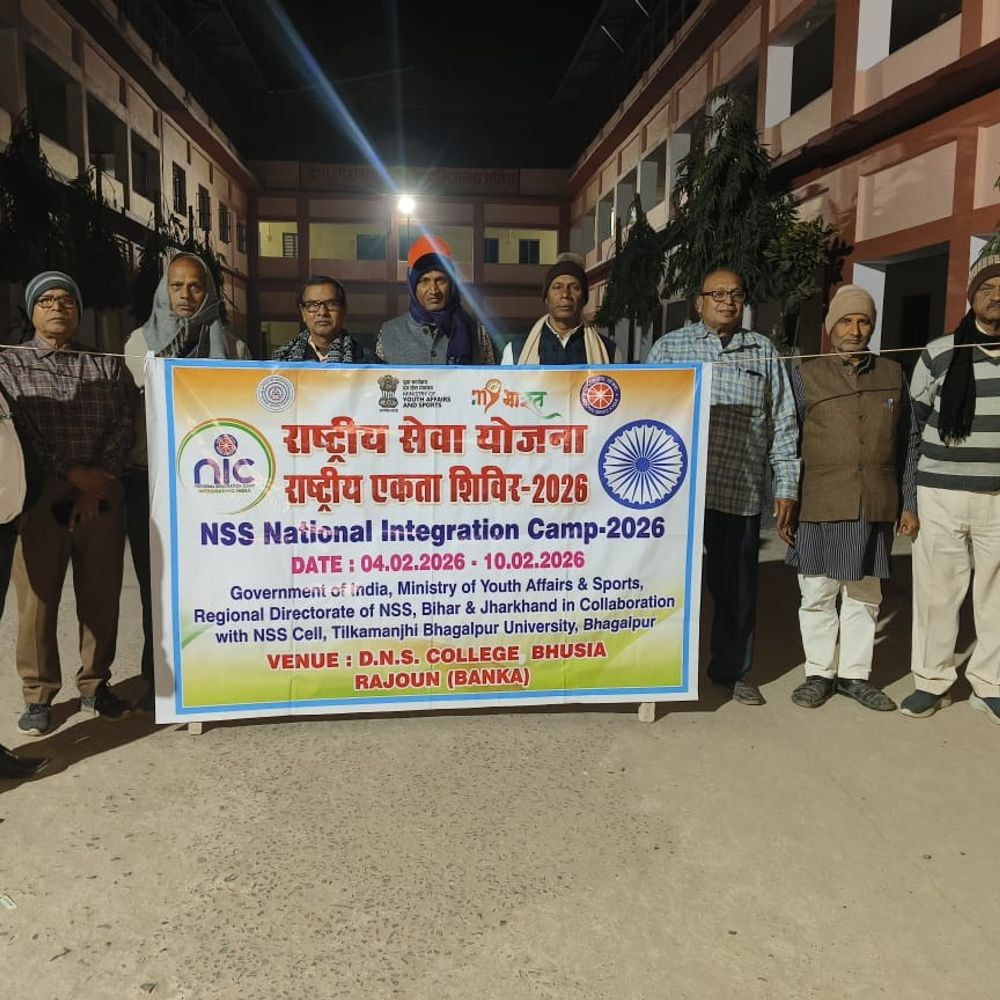 डीएस कॉलेज के छात्रों ने मंदार पर्वत का भ्रमण किया:राष्ट्रीय एकता शिविर के तहत सात दिवसीय टूर पर निकले