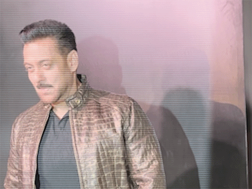 वैरायटी इंडिया मैगजीन लॉन्च 2026:सलमान खान का दिखा दबंग स्टाइल, पत्नी ट्विंकल खन्ना के साथ पहुंचे अक्षय, अर्जुन-सिद्धार्थ और मृणाल ठाकुर भी आए नजर