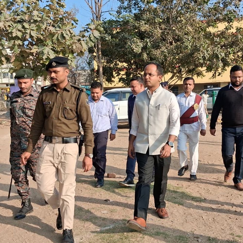 इंटर परीक्षा का तीसरा दिन:नवादा में डीएम रवि प्रकाश ने केंद्रों के निरीक्षण के दौरान 11 परीक्षार्थी को निष्कासित किया