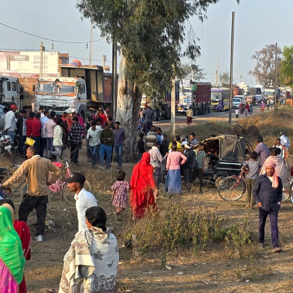 अरवल में ऑटो-ट्रक की टक्कर, दो महिलाओं की मौत:आठ लोग घायल, शिव चर्चा से लौटते समय हुआ हादसा, विधायक ने आयोजन किया था