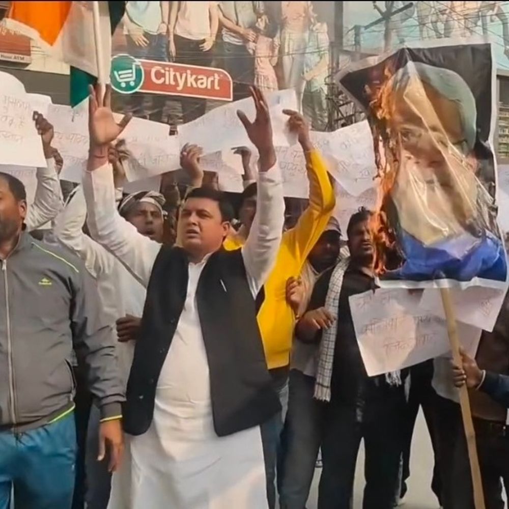 खगड़िया में पप्पू यादव की गिरफ्तारी पर प्रदर्शन:युवाओं का जुलूस निकला, राजेंद्र चौक पर सभा हुई और CM का पुतला दहन