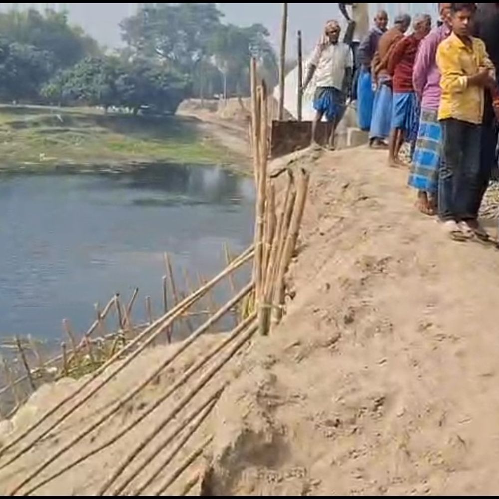 एप्रोच की ऊंचाई बहुत अधिक,दुर्घटना की आशंका:कटिहार में पुल निर्माण में अनियमितता, ग्रामीणों ने की जांच की मांग