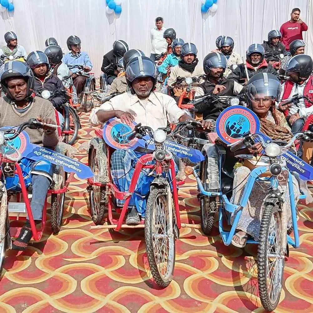 खगड़िया में 42 दिव्यांगों को मिली बैटरी ट्राइसाइकिल:जिला पदाधिकारी की अध्यक्षता में हुआ वितरण कार्यक्रम