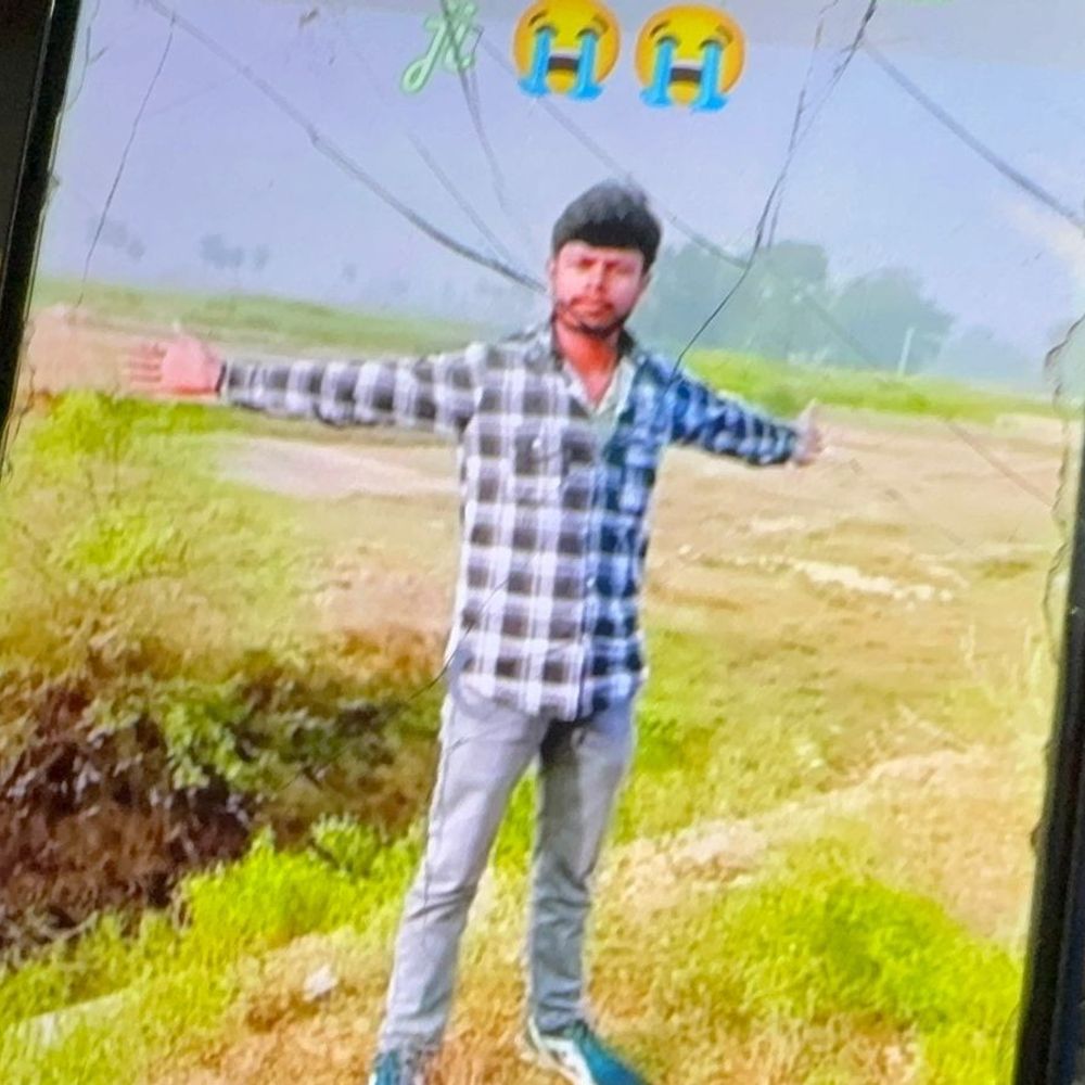 नवादा में वाहन की टक्कर से 2 दोस्तों की मौत:पूजा का सामान लेने जा रहे थे, बाइक पूरी तरह क्षतिग्रस्त