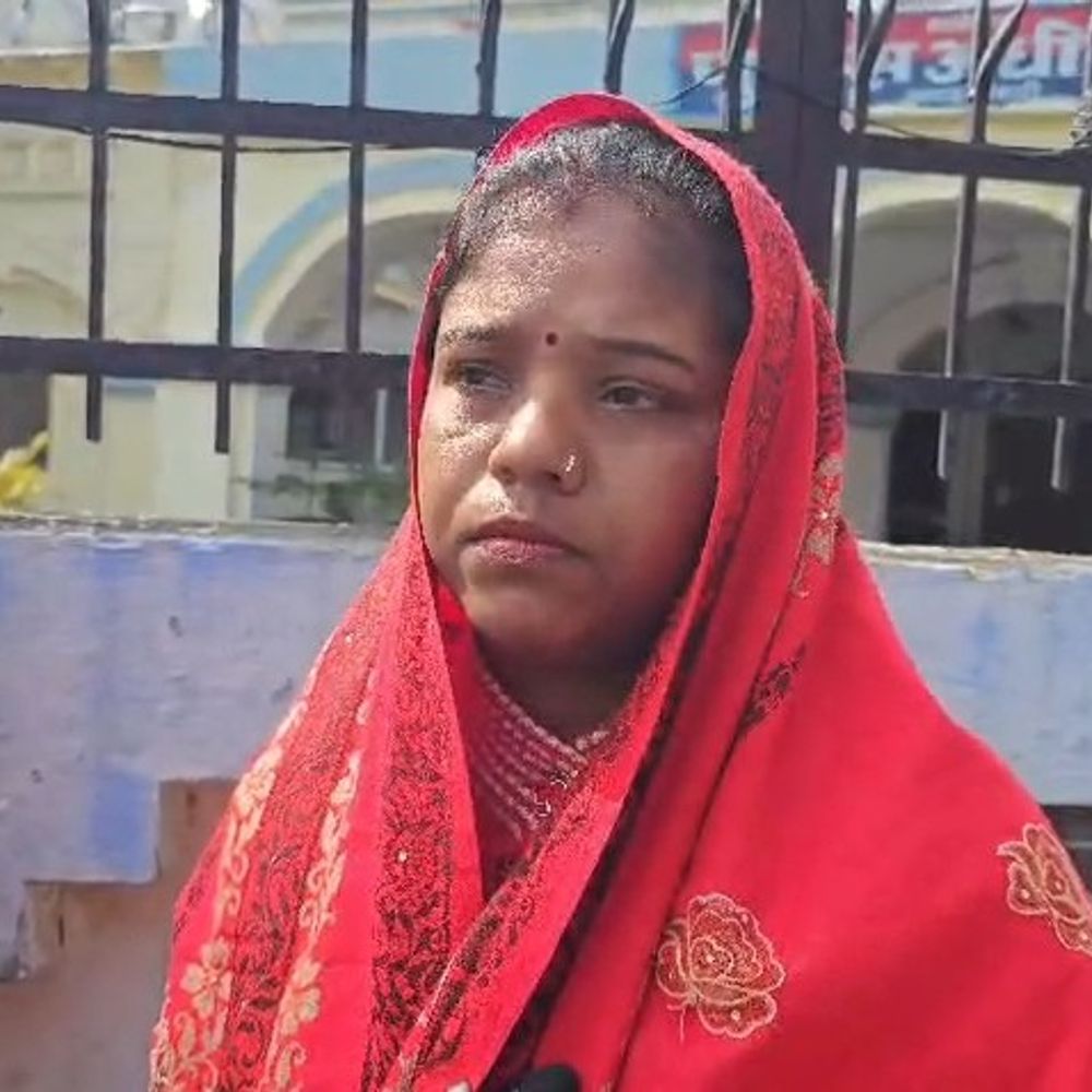 दहेज मांग से परेशान विवाहिता पहुंची एसपी कार्यालय:50 हजार और जमीन न मिली तो विवाहिता को पीटकर घर से निकाला