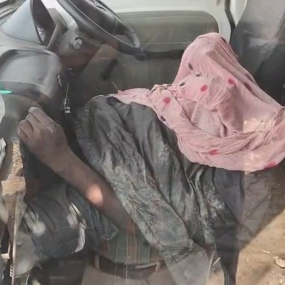 गोंडा में खड़ी टाटा मैजिक गाड़ी में मिला शव:गमछे से ढका गया था, गाड़ी कई जगह टूटी होने से हादसे की आशंका