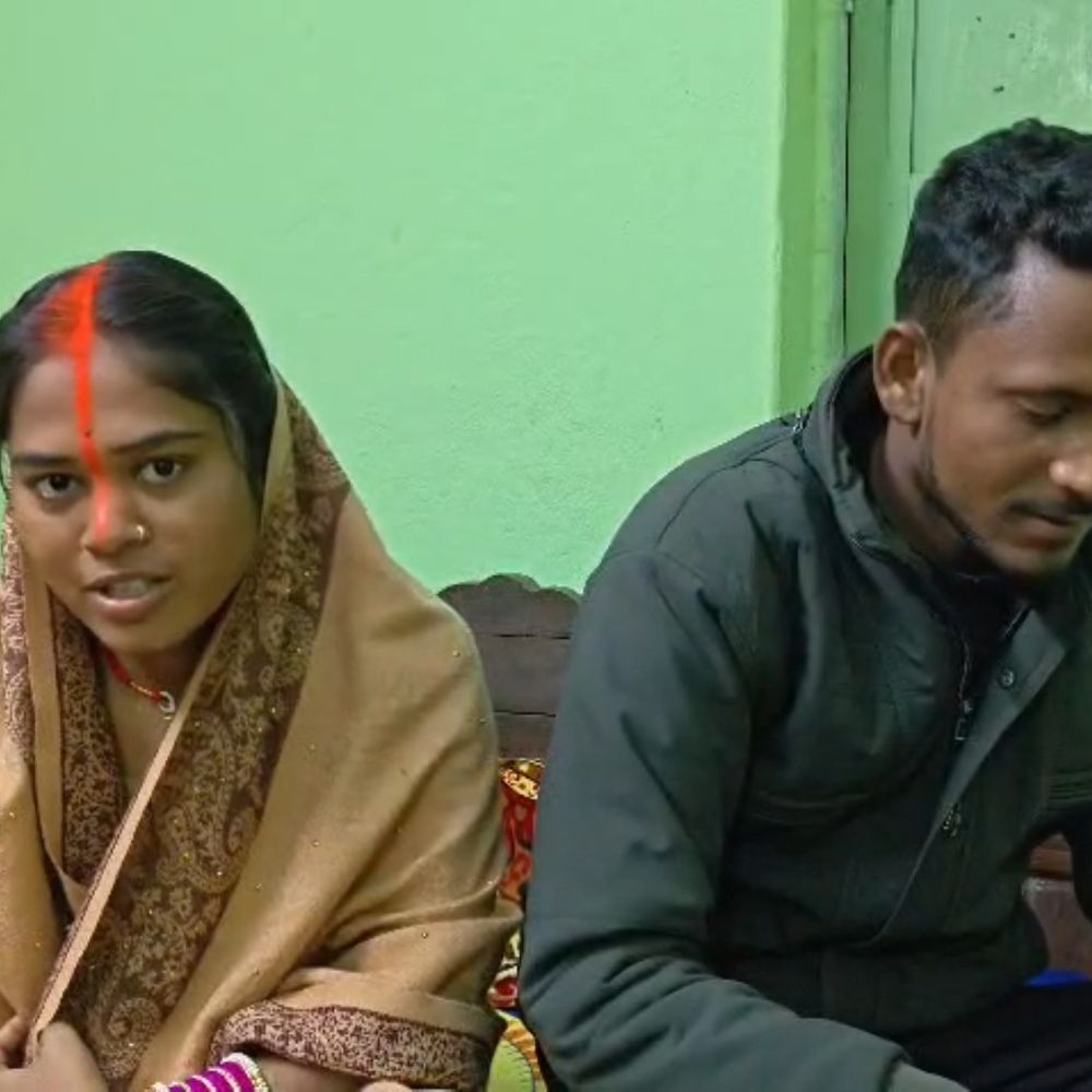 जमुई में प्रेमी जोड़े ने मंदिर में की शादी:परिजनों से जान का खतरा बताते हुए लगाई सुरक्षा की गुहार, VIDEO VIRAL