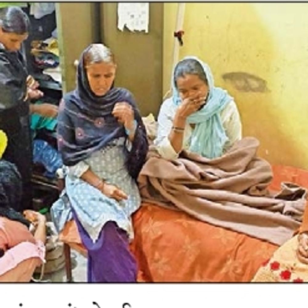 महिला को बेहोश कर तीन लाख के जेवर व नकद चुराए