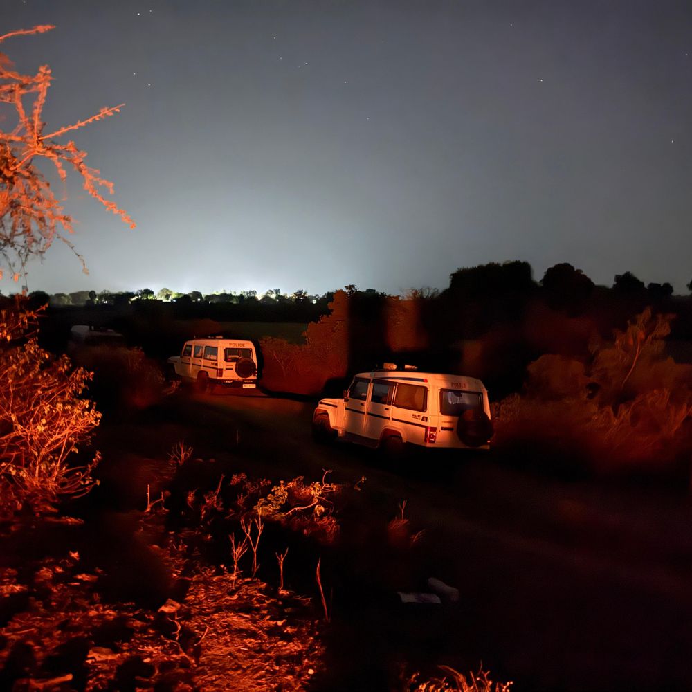 गरोठ में एमडी ड्रग्स फैक्ट्री पर छापा:जंगल में 8 से अधिक थानों का बल 5 घंटे से सर्चिंग कर रहा, 2 आरोपी पकड़ाए