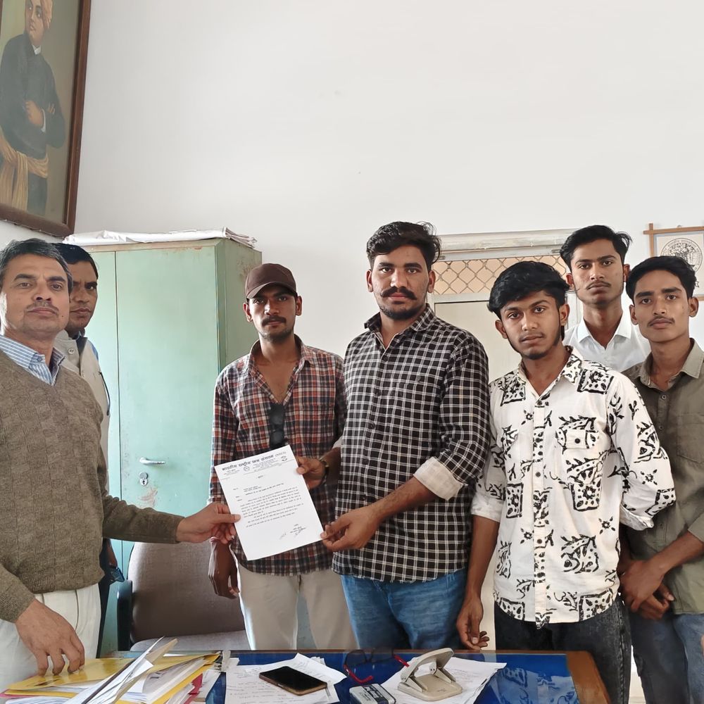 शाजापुर कॉलेज में बंद लाइब्रेरी पर NSUI का प्रदर्शन:छात्रों की पढ़ाई प्रभावित, तत्काल शुरू करने की मांग