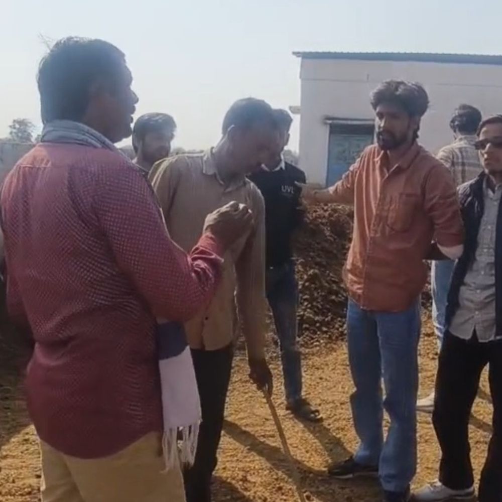 टीकमगढ़ गोशाला में गायों की मौत, बजरंग दल का विरोध:गंदा पानी, भूसे की कमी मिली; कहा- सुधार नहीं होने पर करेंगे आंदोलन