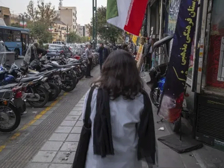 अमेरिकी नागरिकों को तुरंत ईरान छोड़ने की चेतावनी:वर्चुअल एंबेसी बोली- मदद का इंतजार न करें, खुद निकलें; ओमान में परमाणु मुद्दे पर आज बातचीत