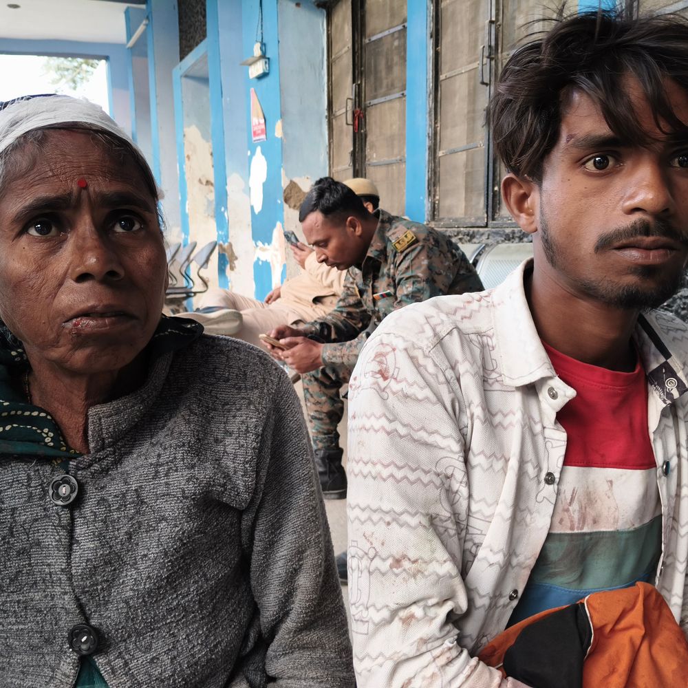 समस्तीपुर में बुजुर्ग महिला से मारपीट:सिर फटा, 6 टांके लगे; बचाने पहुंचे बेटे पर भी हमला, पड़ोसी पर लगाया आरोप