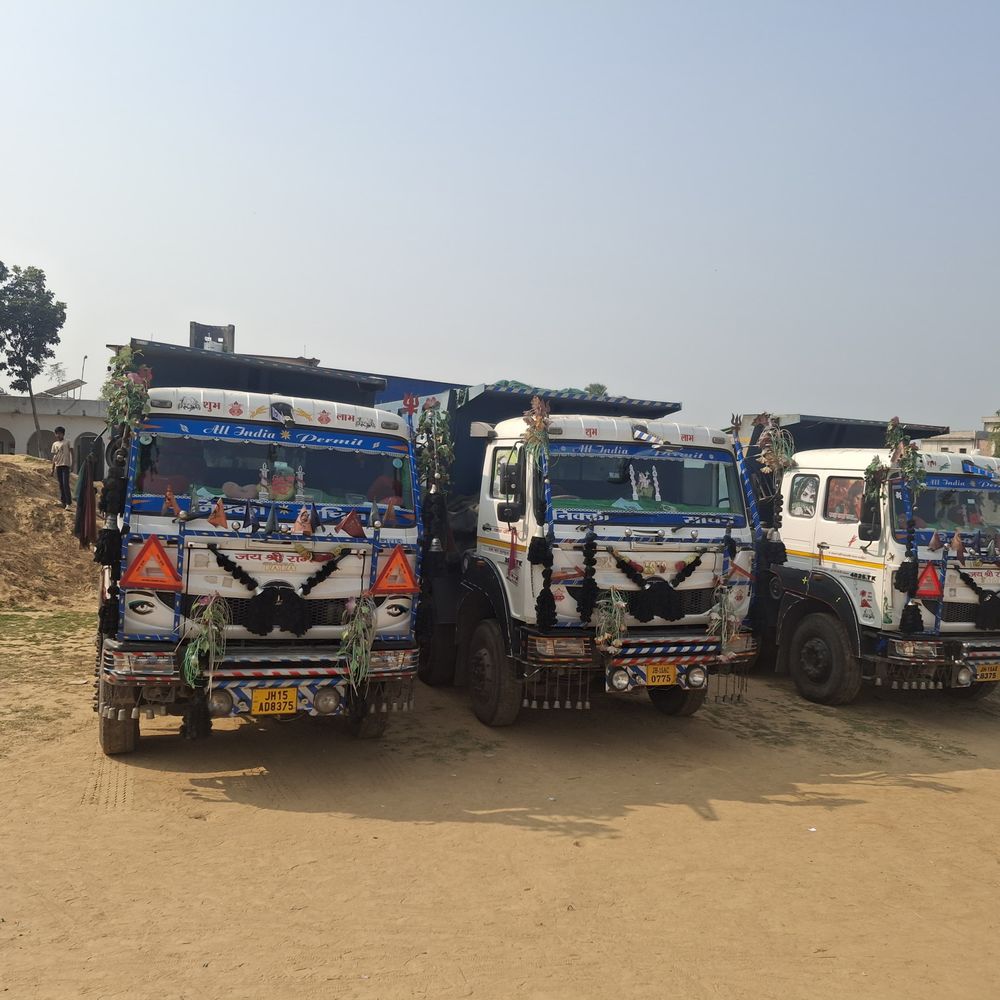 5 अवैध गिट्टी लदे गाड़ी जब्त, 5 गिरफ्तार:मुंगेर में खनन विभाग ने 47.77 लाख रुपए का जुर्माना लगाया