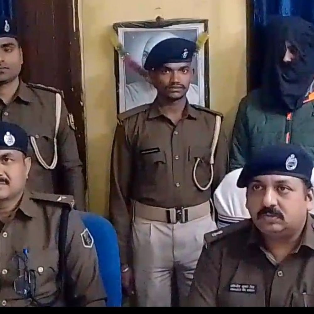 कटिहार में कुख्यात अपराधी अरेस्ट:देशी पिस्टल- मैगजीन और चार कारतूस बरामद, हत्या के प्रयास का मामला दर्ज