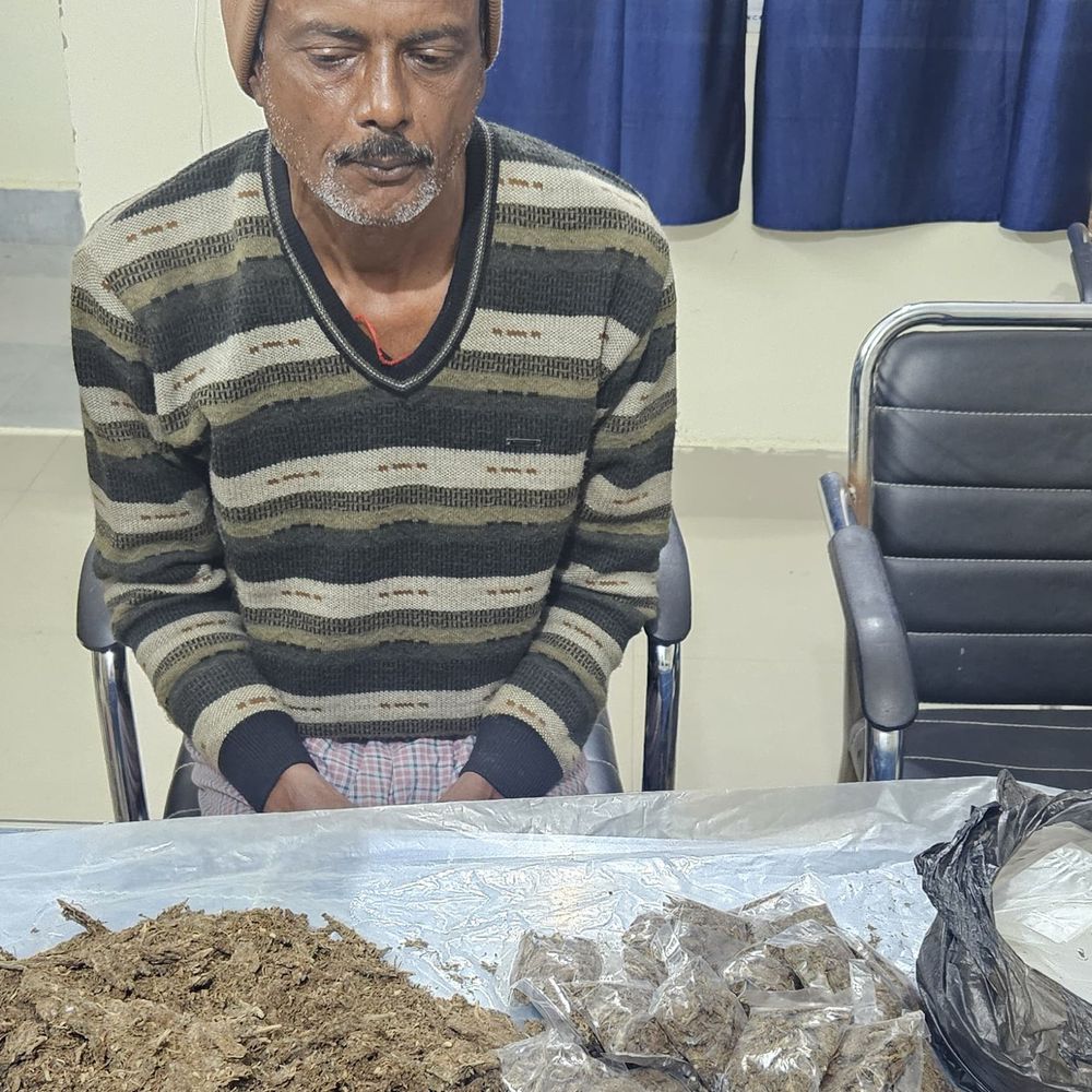 पचमहला पुलिस ने नशा तस्करी का भंडाफोड़ किया:1.34 किलो गांजे के साथ नशा तस्कर गिरफ्तार, लंबे समय से क्षेत्र में बेचता था मादक पदार्थ