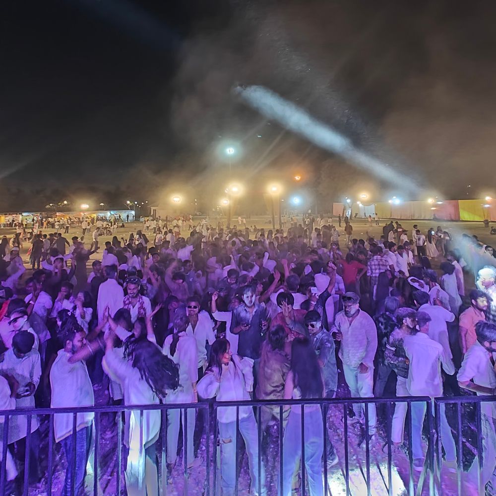 जनेश्वर मिश्र पार्क में होली उत्सव का आगाज:हजारों युवाओं ने डीजे और भोजपुरी गानों पर जमकर मस्ती की