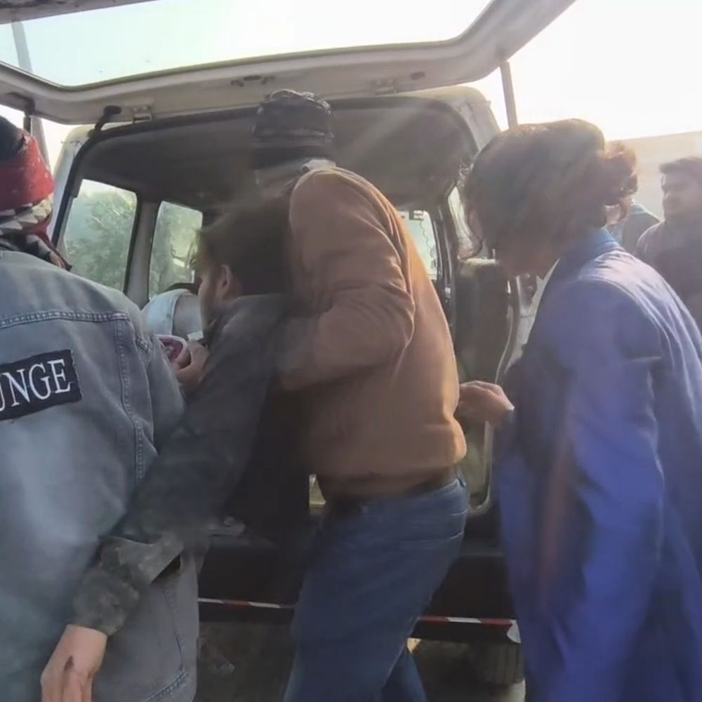 बेनीपट्टी में इंटर परीक्षा देने जा रही छात्रा घायल:दो बाइकों की आमने-सामने टक्कर, पैर टूटा, तीनों अस्पताल में भर्ती