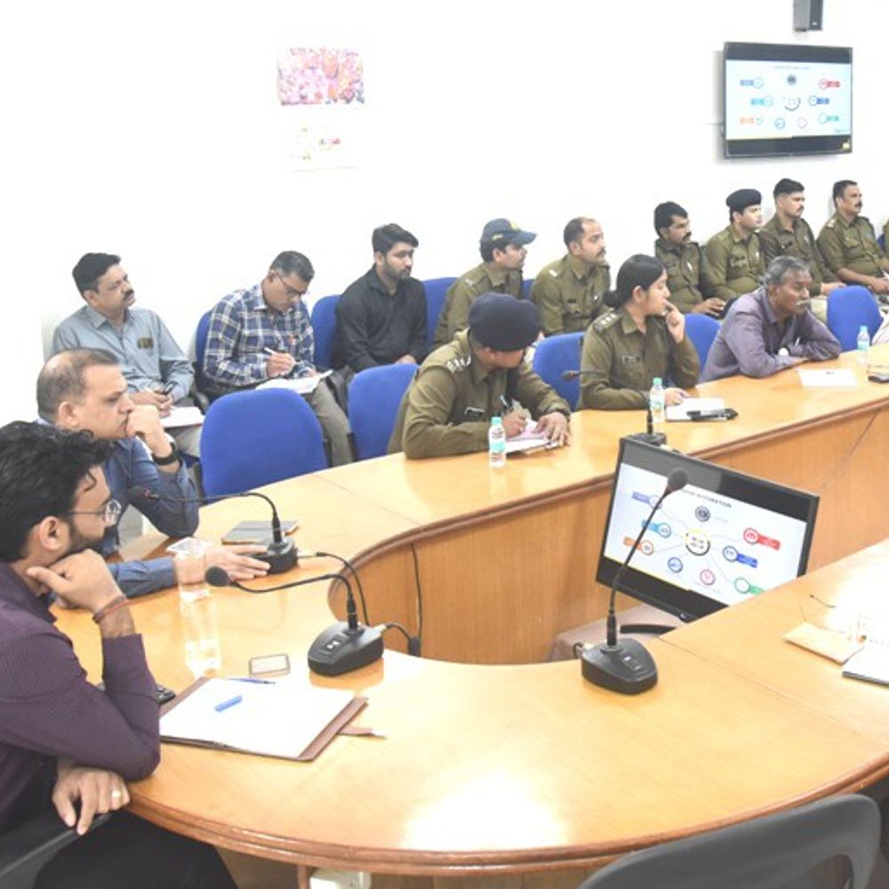 सड़क हादसों में घायलों को डेढ़ लाख का मुफ्त इलाज:नीमच के 43 अस्पतालों में प्रधानमंत्री राहत योजना शुरू, कलेक्टर ने ली बैठक