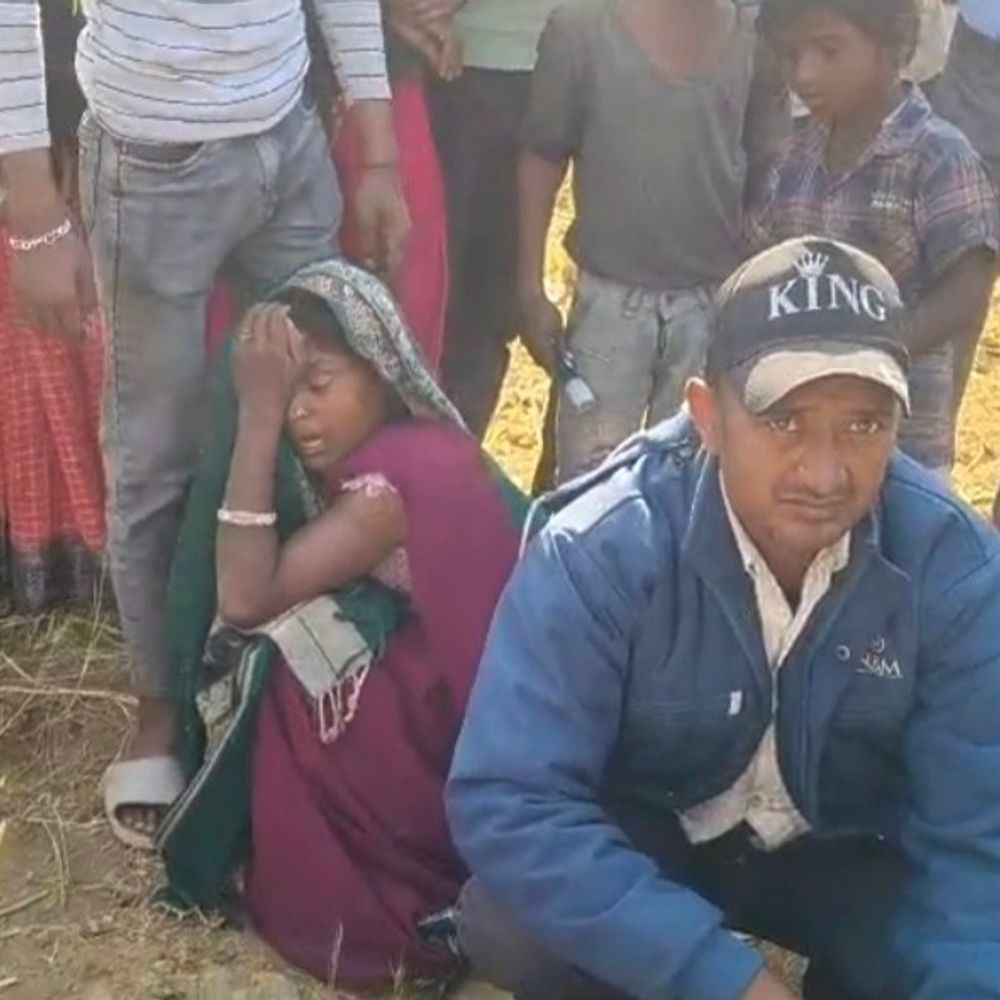 सोनभद्र में फंदे से लटकता मिला मजदूर का शव:पत्नी से बारात देखने की बात कह कर गया था, 5 बच्चों की सिर से उठा बाप का साया