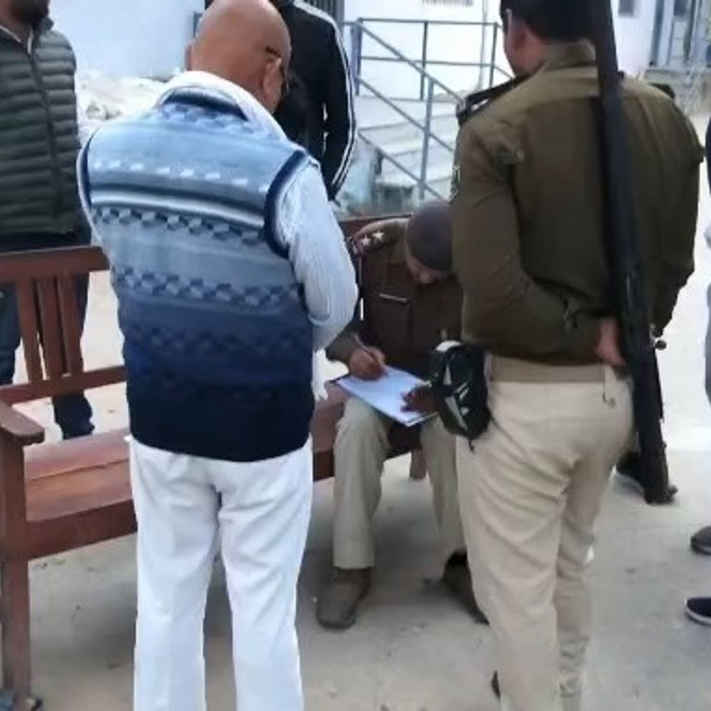 अज्ञात वाहन की टक्कर से दो युवकों की मौत:कैमूर के खजुरा पुल के पास हुआ हादसा, एक की पहचान, दूसरे की शिनाख्त बाकी