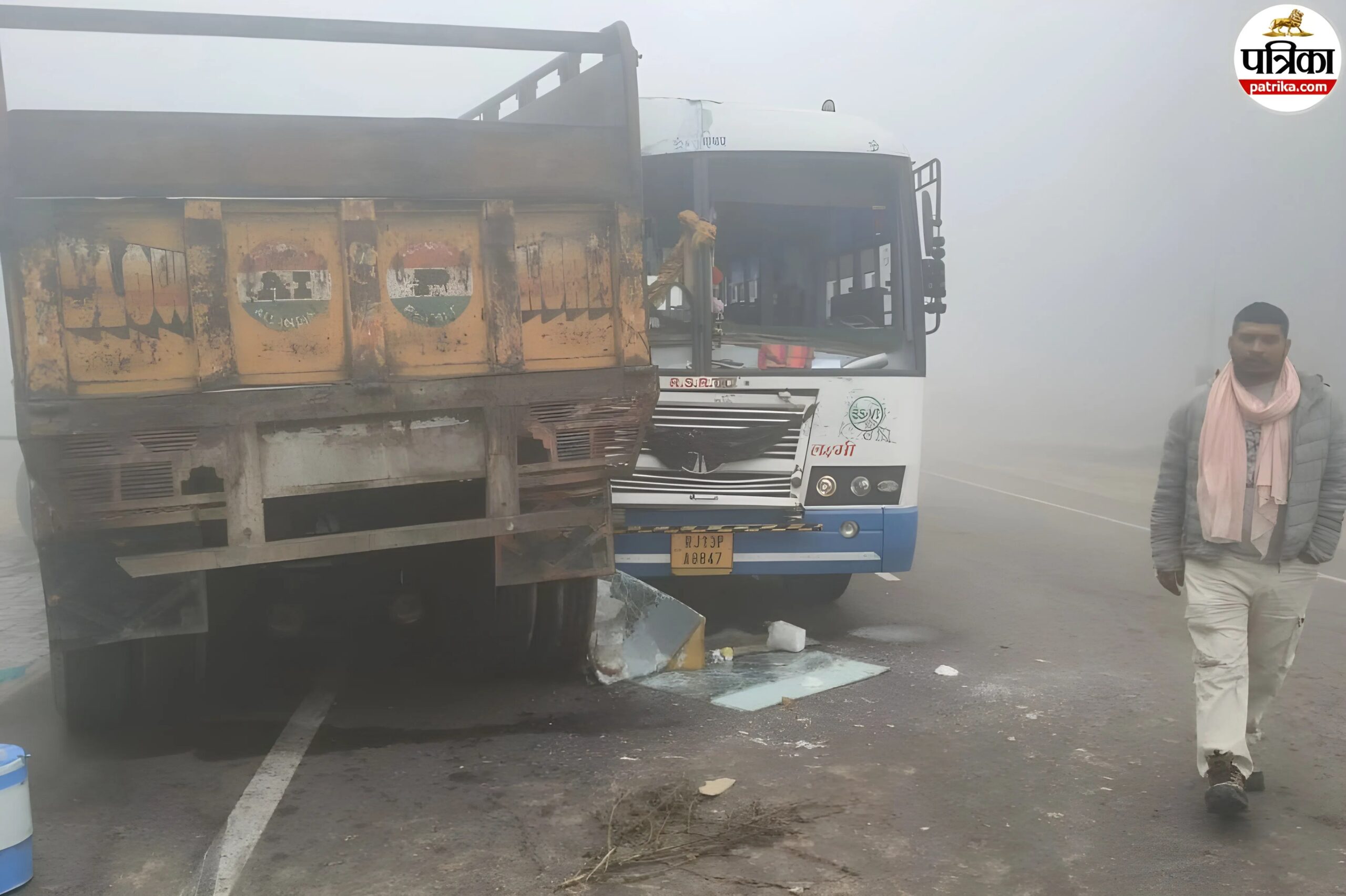 श्रीगंगानगर में सड़क हादसा: कोहरे में आमने-सामने भिड़े रोडवेज बस और ट्रक, चालक की मौके पर मौत, 6 से ज्यादा यात्री घायल