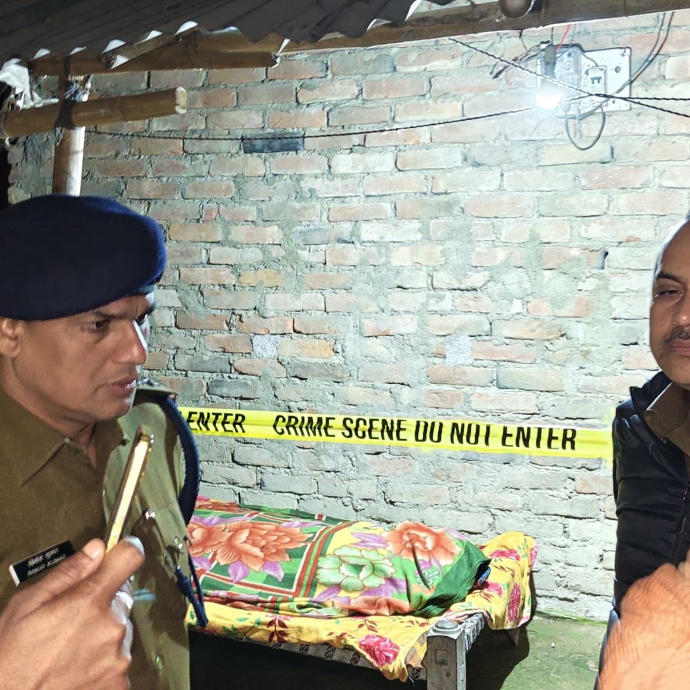 मनिहारी में पत्नी की गला दबाकर हत्या, पति फरार:पुलिस जांच में जुटी, एफएसएल टीम ने जुटाए वैज्ञानिक साक्ष्य