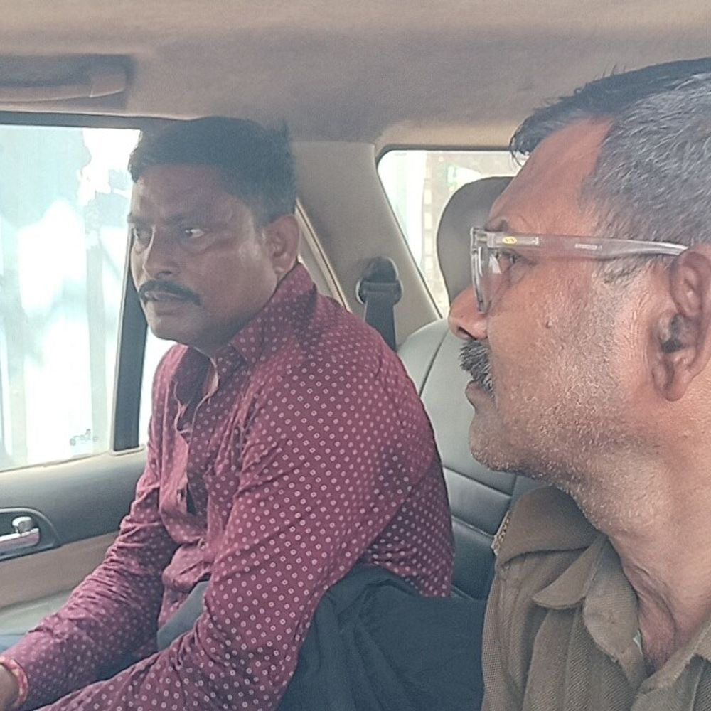 अधेड़ ने नदी में कूदकर की आत्महत्या की कोशिश:जमशेदपुर में पारिवारिक कलह से परेशान थे, राहगीरों ने बचाई जान