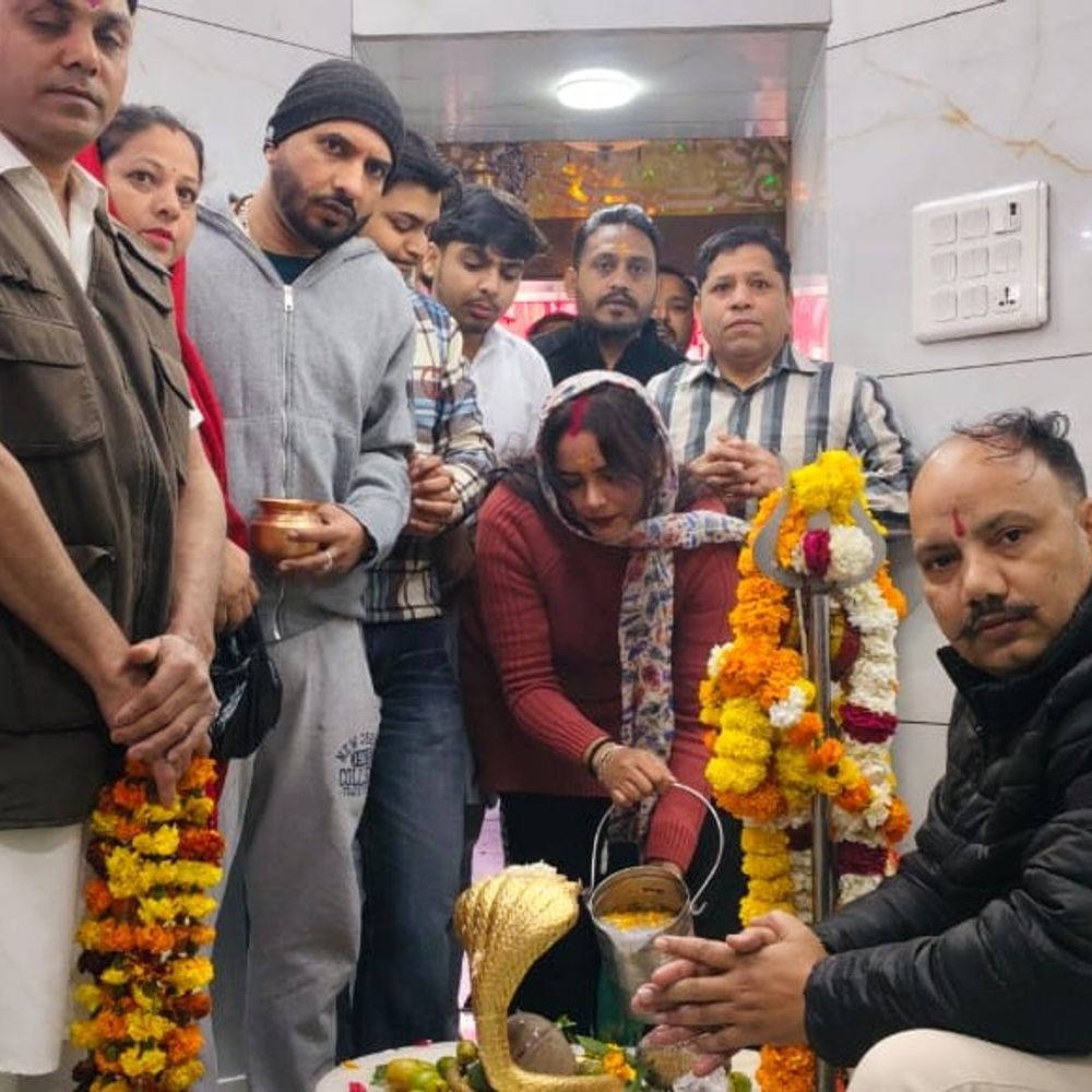कपूरथला में श्री ब्रह्मकुंड मंदिर में विशेष अभिषेक:महाशिवरात्रि पर शहर मंदिरों में उमड़ी भीड़, जलाभिषेक के लिए लगी लंबी लाइन